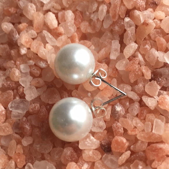 ❤️LAST PAIR! Akoya 12mm Shell Pearl Stud Earrings - Picture 3 of 5